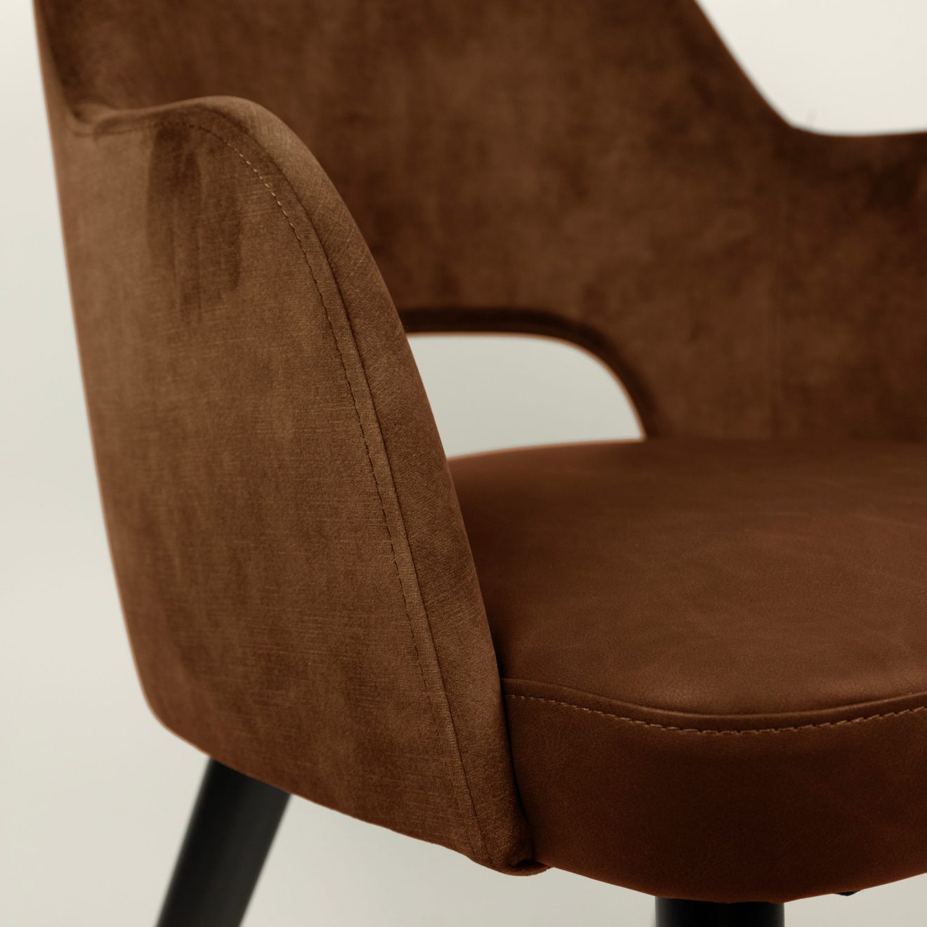 96120980 Olsen Armstoel Roestbruin 5hr