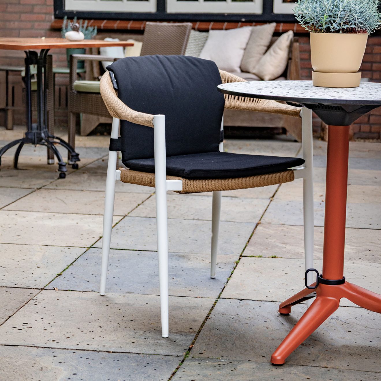 96916350 Terrasstoel Jonah Wit Naturel Sfeer