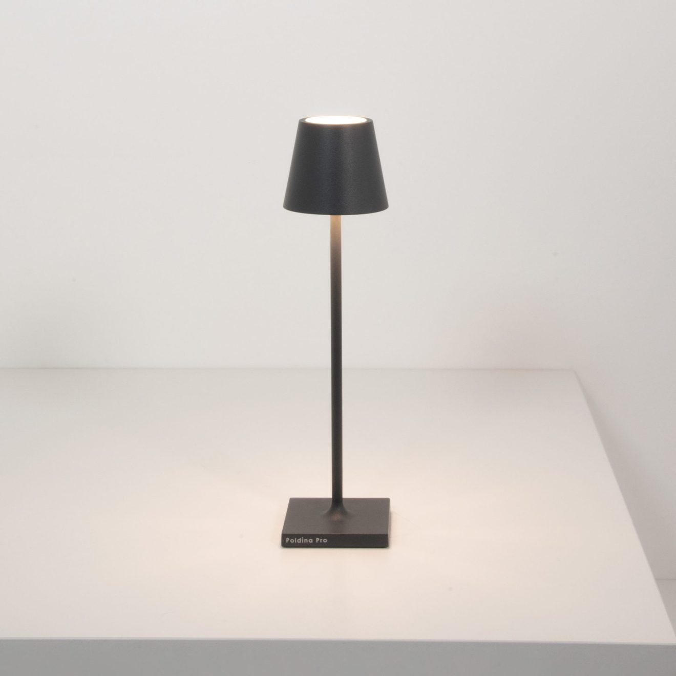 97113430 Tafellamp Poldina Micro Antraciet 3hr