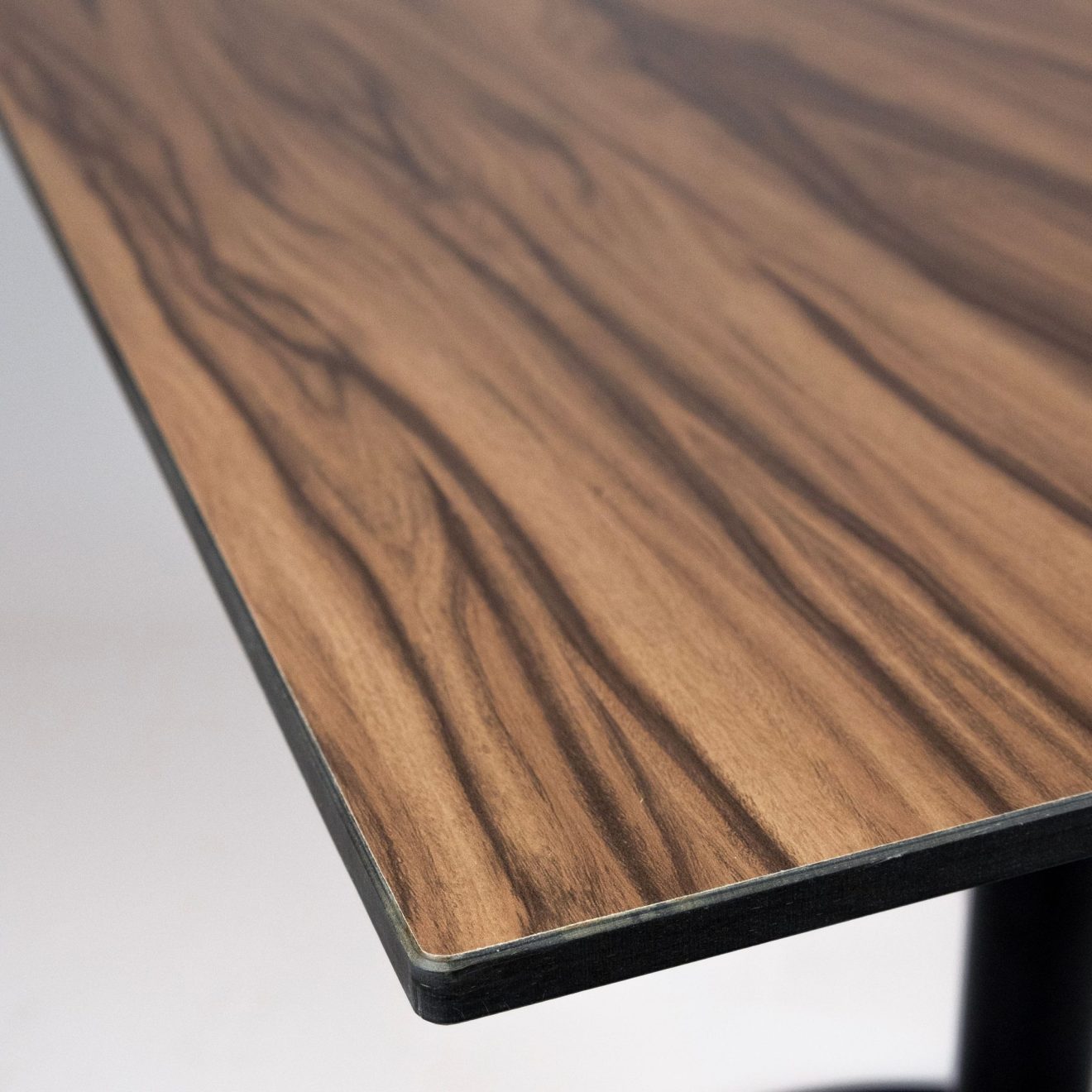 96914150 Tafelblad Enfiber Walnut 4hr