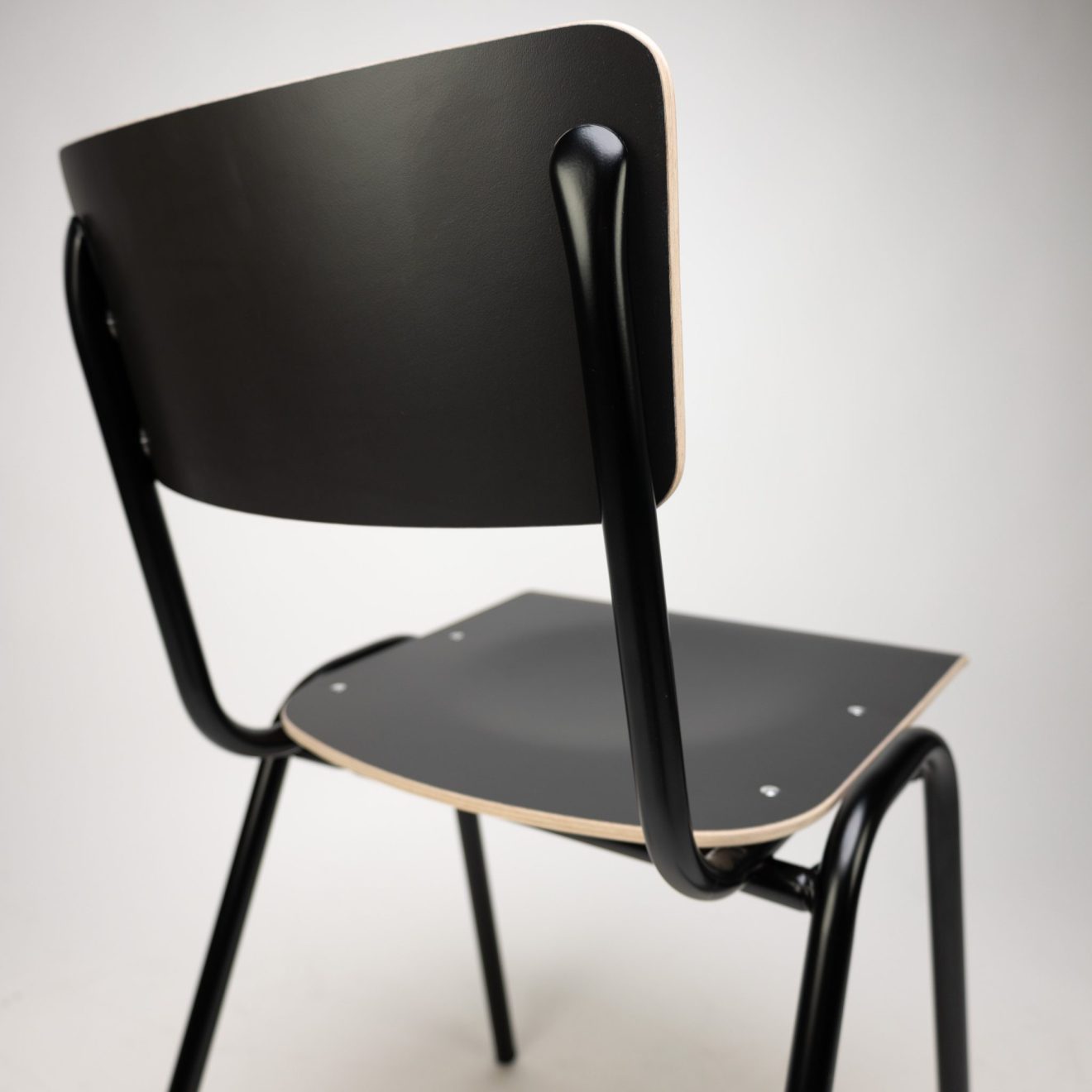 96000730 Stoel Skool Hout Zwart 5hr