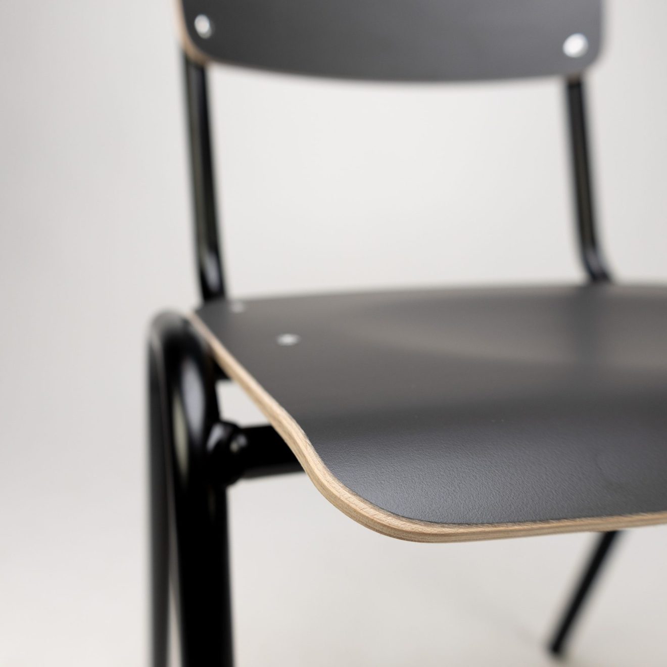 96000730 Stoel Skool Hout Zwart 8hr