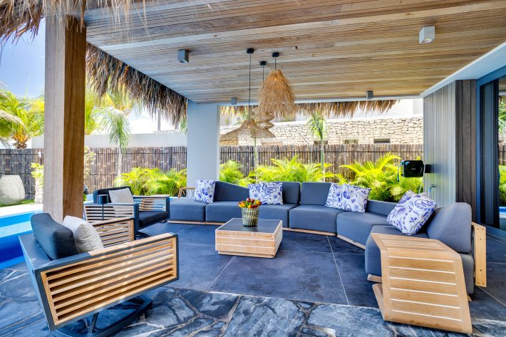 Jonnie & Therese Villa True Media & Culture 039 Verkleind