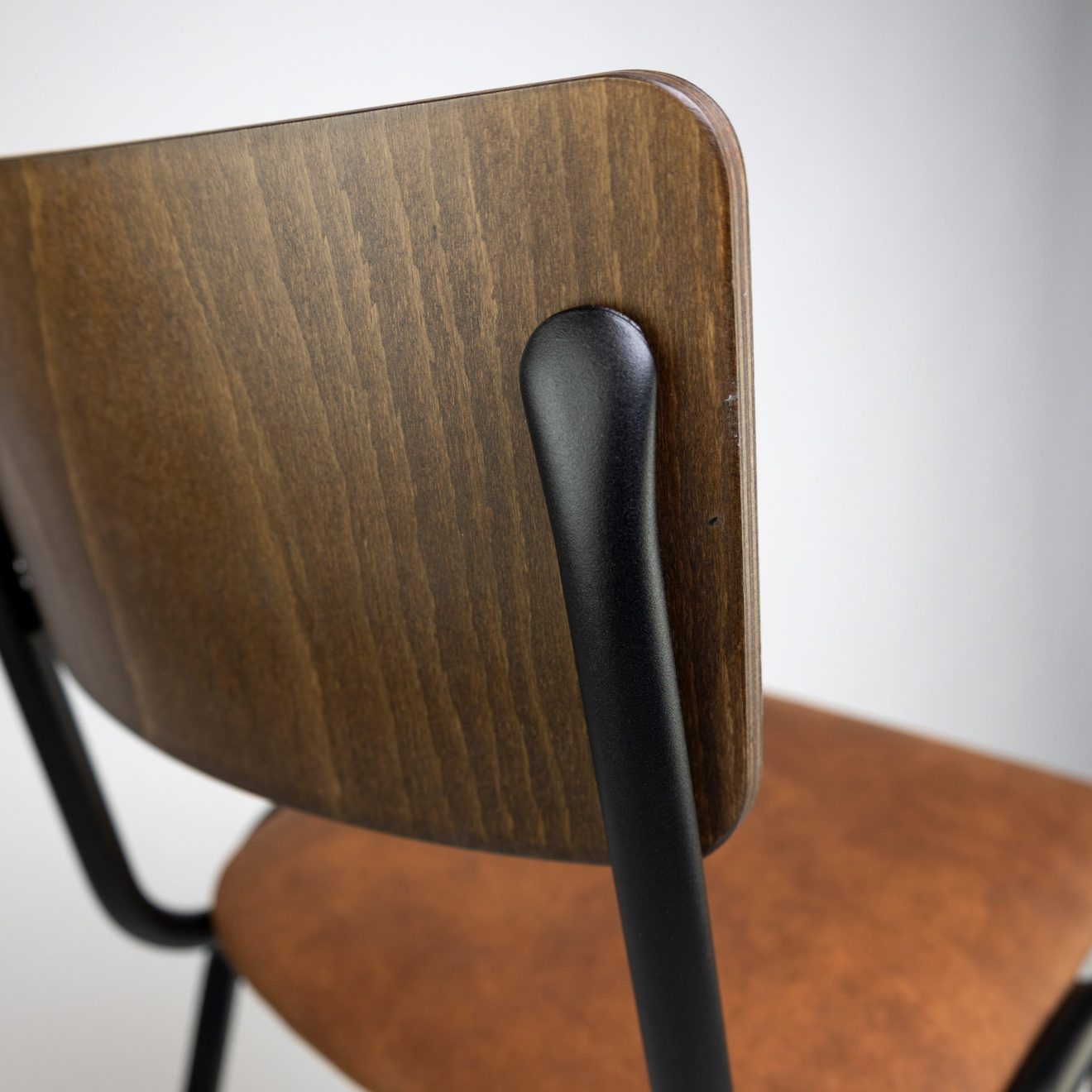 96206380 Skool Barkruk Cognac Hout 10hr