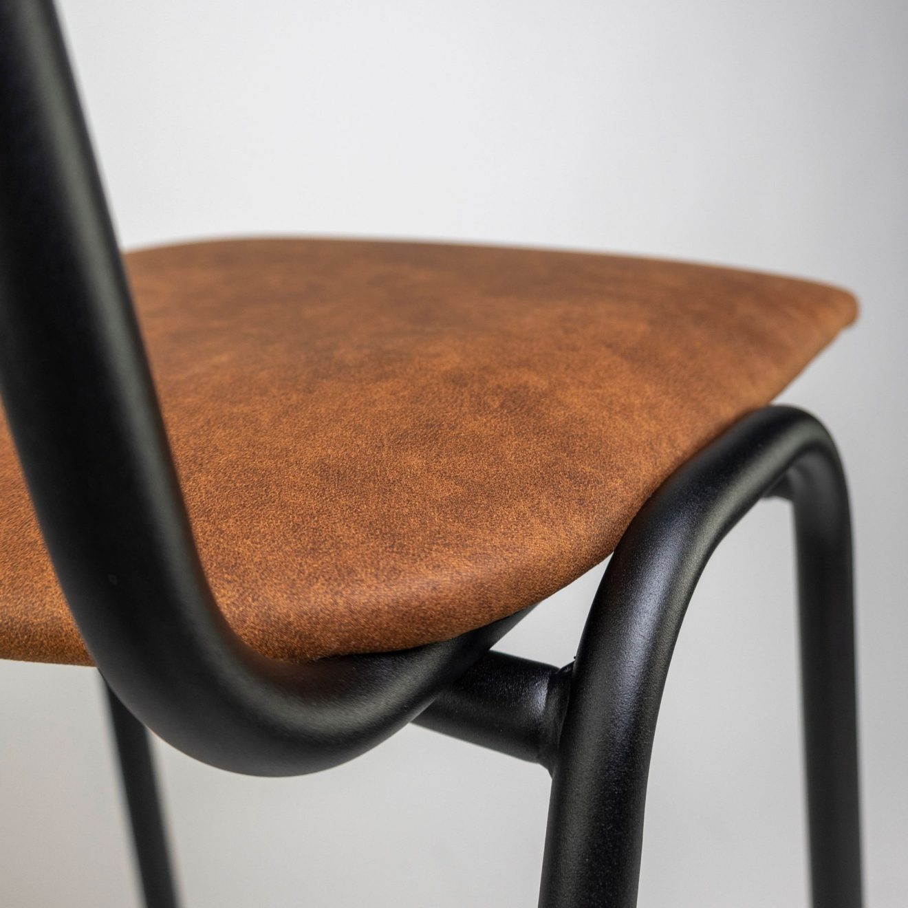 96206380 Skool Barkruk Cognac Hout 11hr