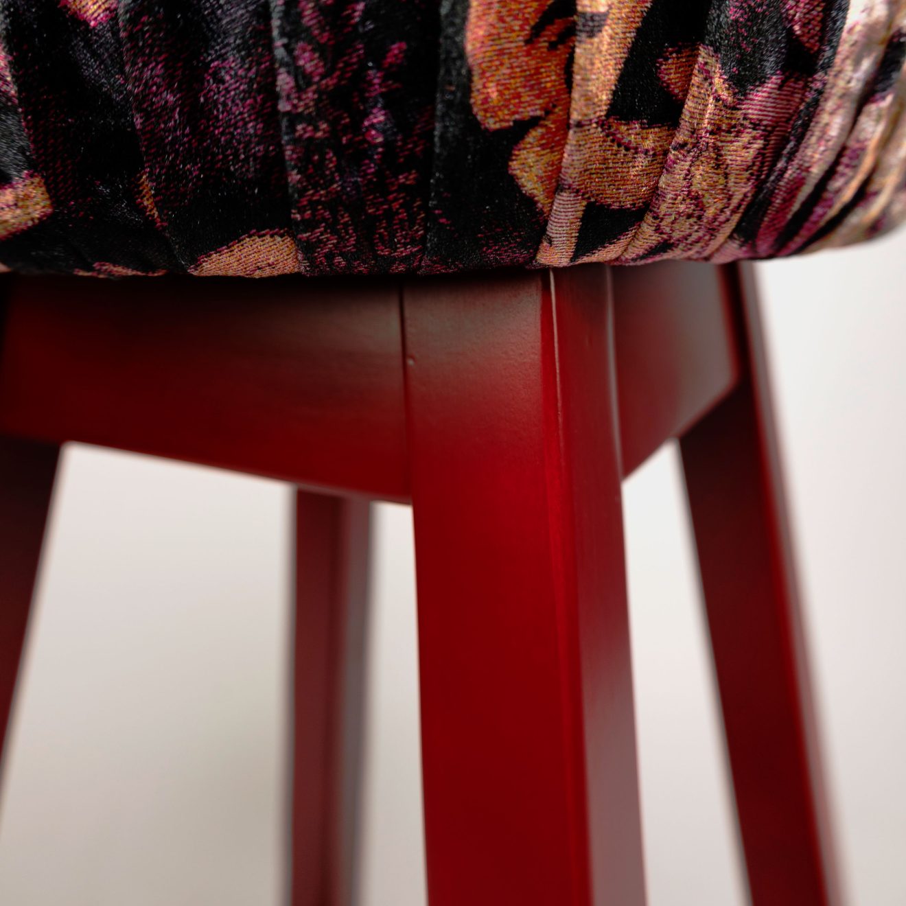 96207130 Barkruk Mokum Printed Purple Red 4hr