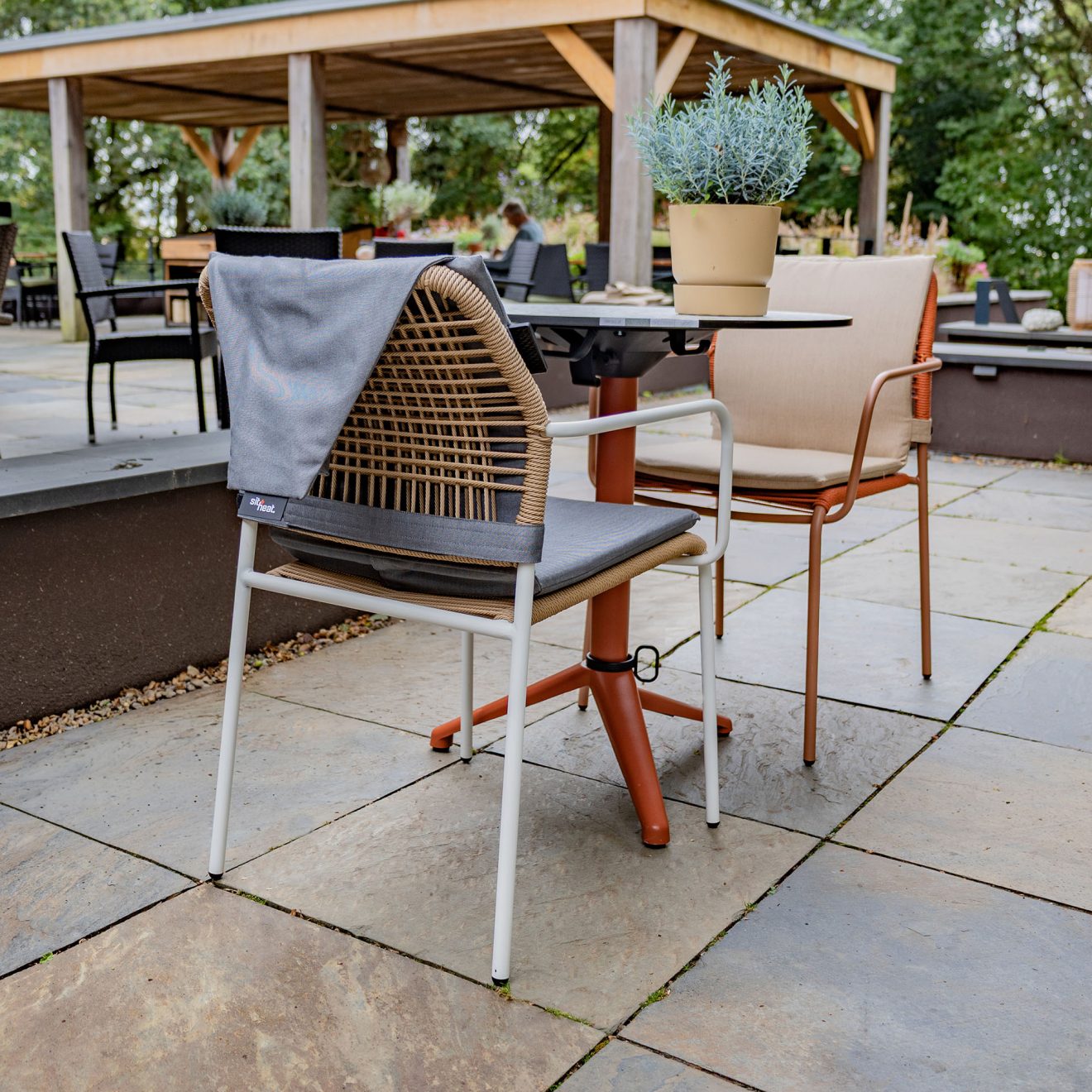 96918070 Sitheat Kussen Berlin Antraciet Sfeer 3