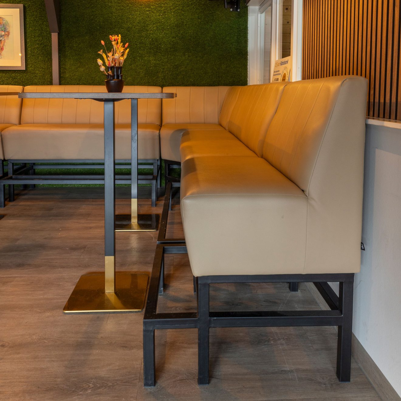 Viggo Bank Hoek Recht Sfeer Hr