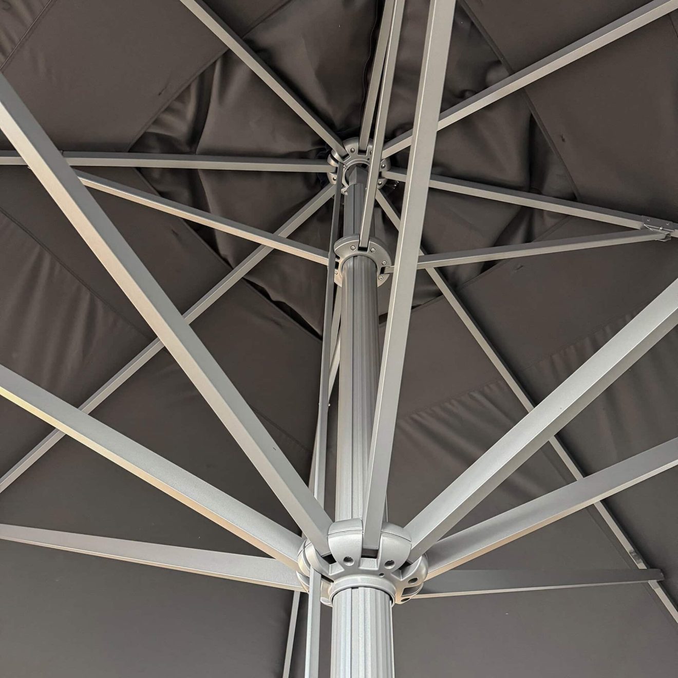 96920730 Parasol Liva2.0 500x500 Zwart Antraciet 4hr