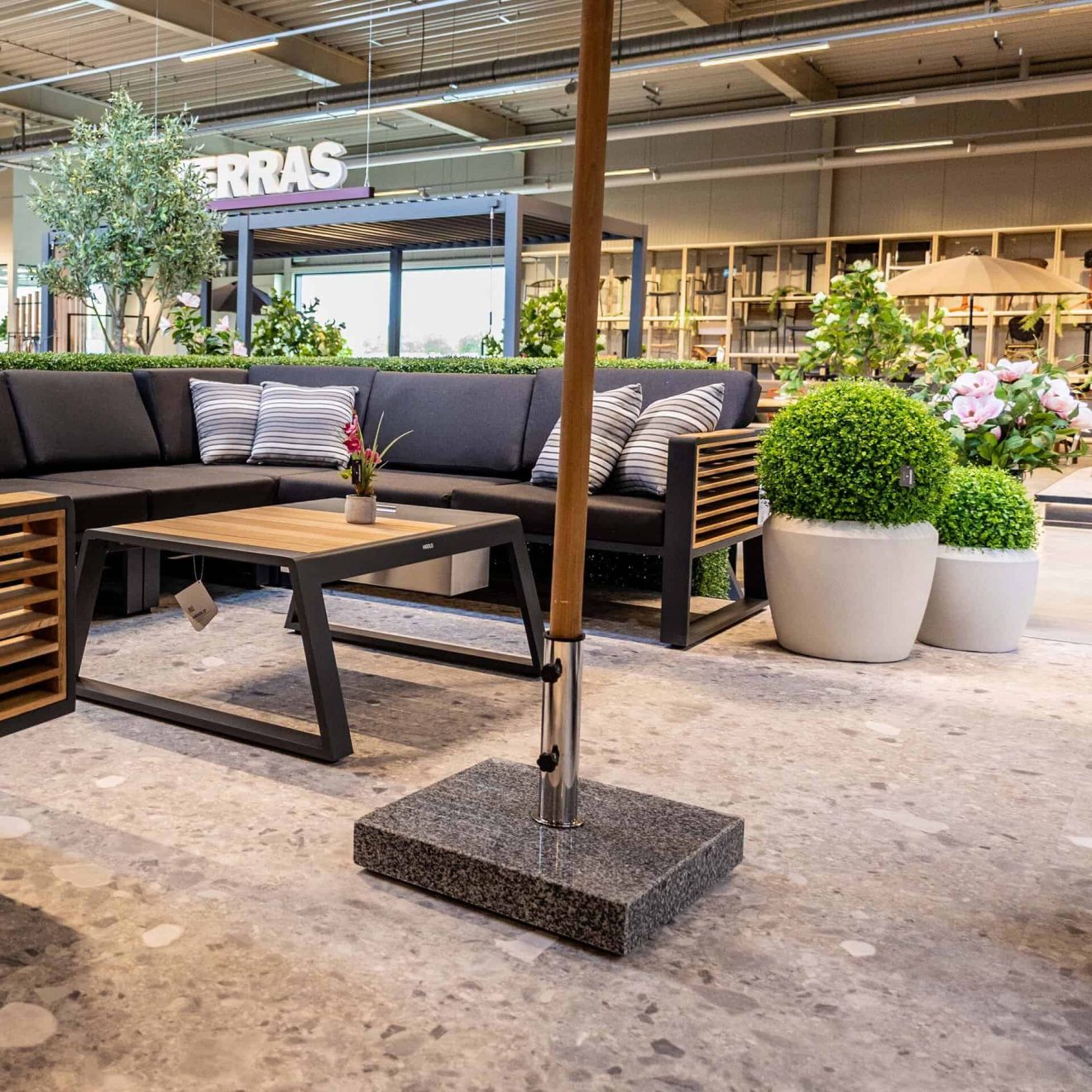 96953540 Parasolvoet Graniet 25kg Sfeer