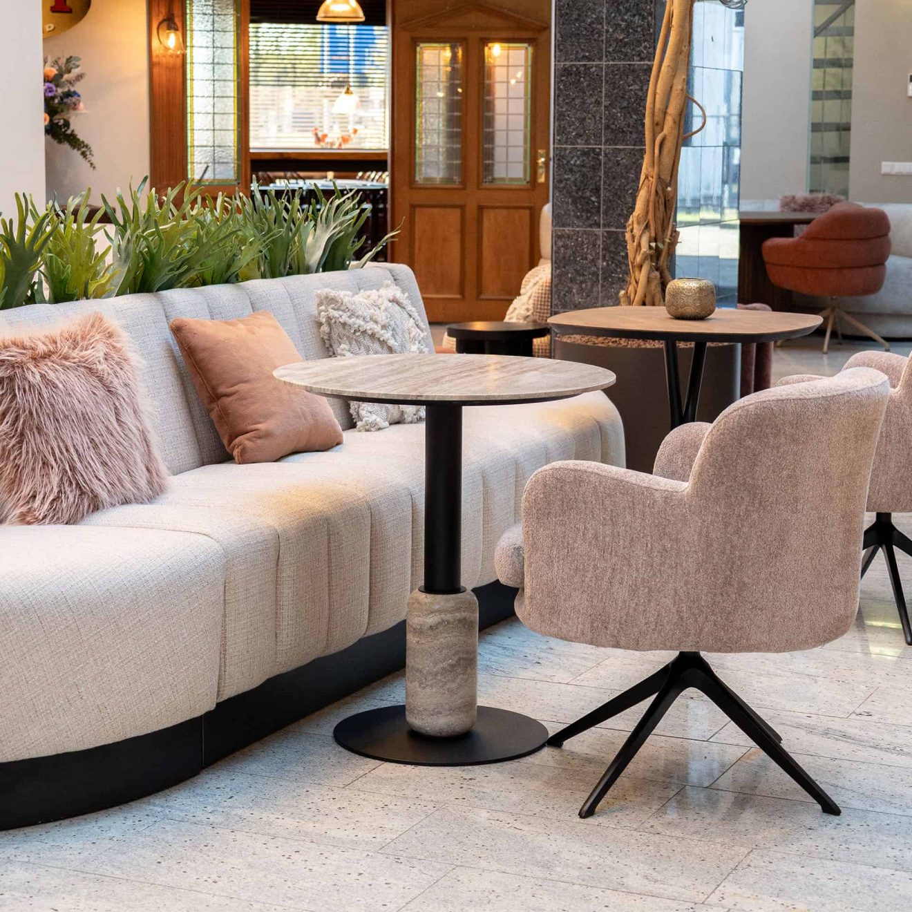 96414330 Nevi Tafel O70x76 Travertine Sfeer 3