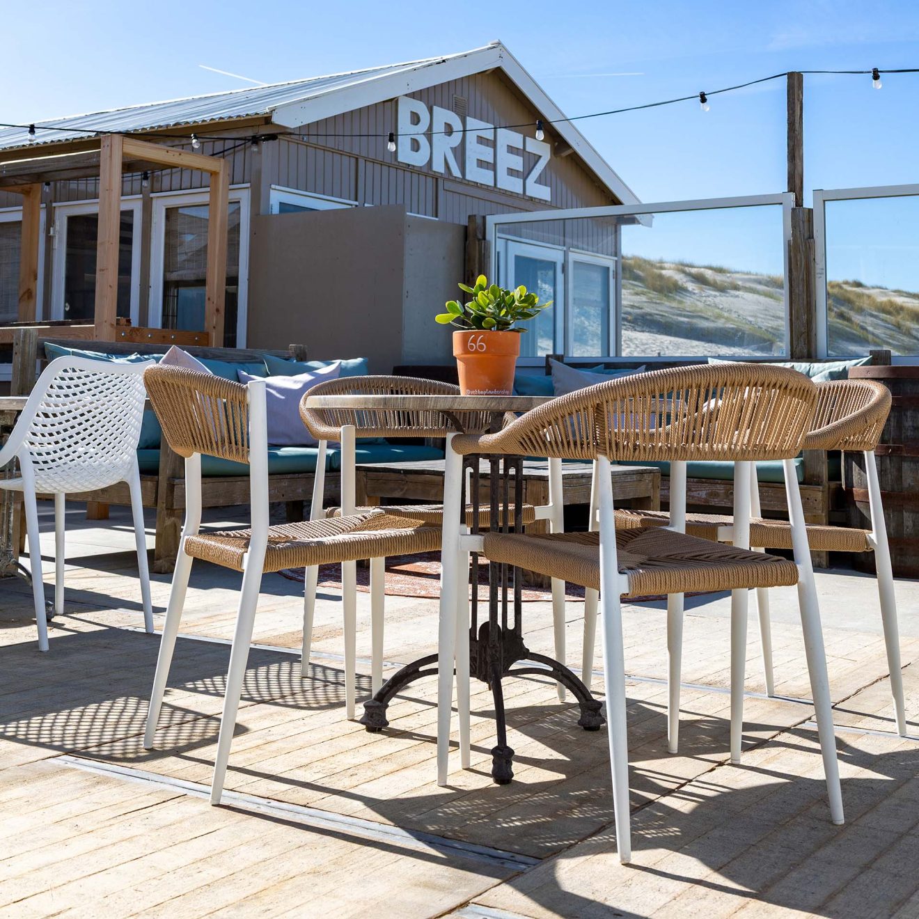 96916350 Terrasstoel Jonah Naturel Wit Sfeer 1