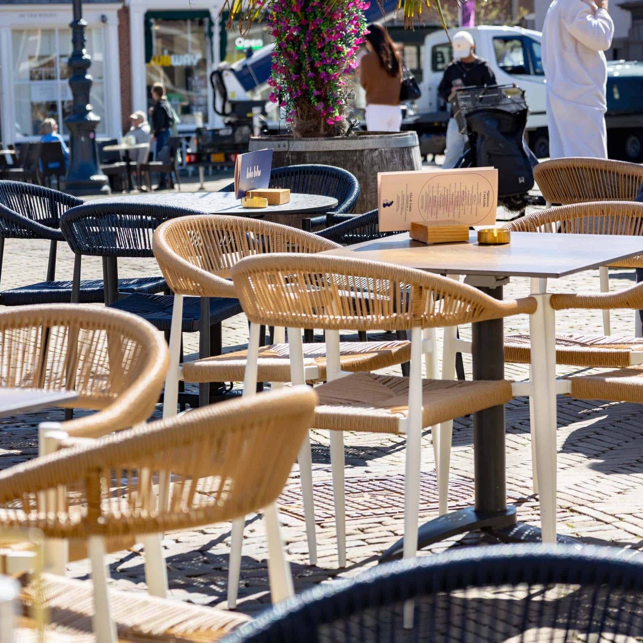 96916350 Terrasstoel Jonah Naturel Wit Sfeer 3