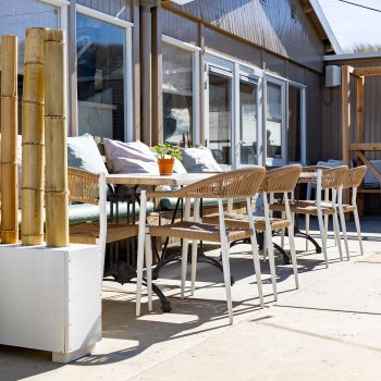 96916350 Terrasstoel Jonah Naturel Wit Sfeer 3