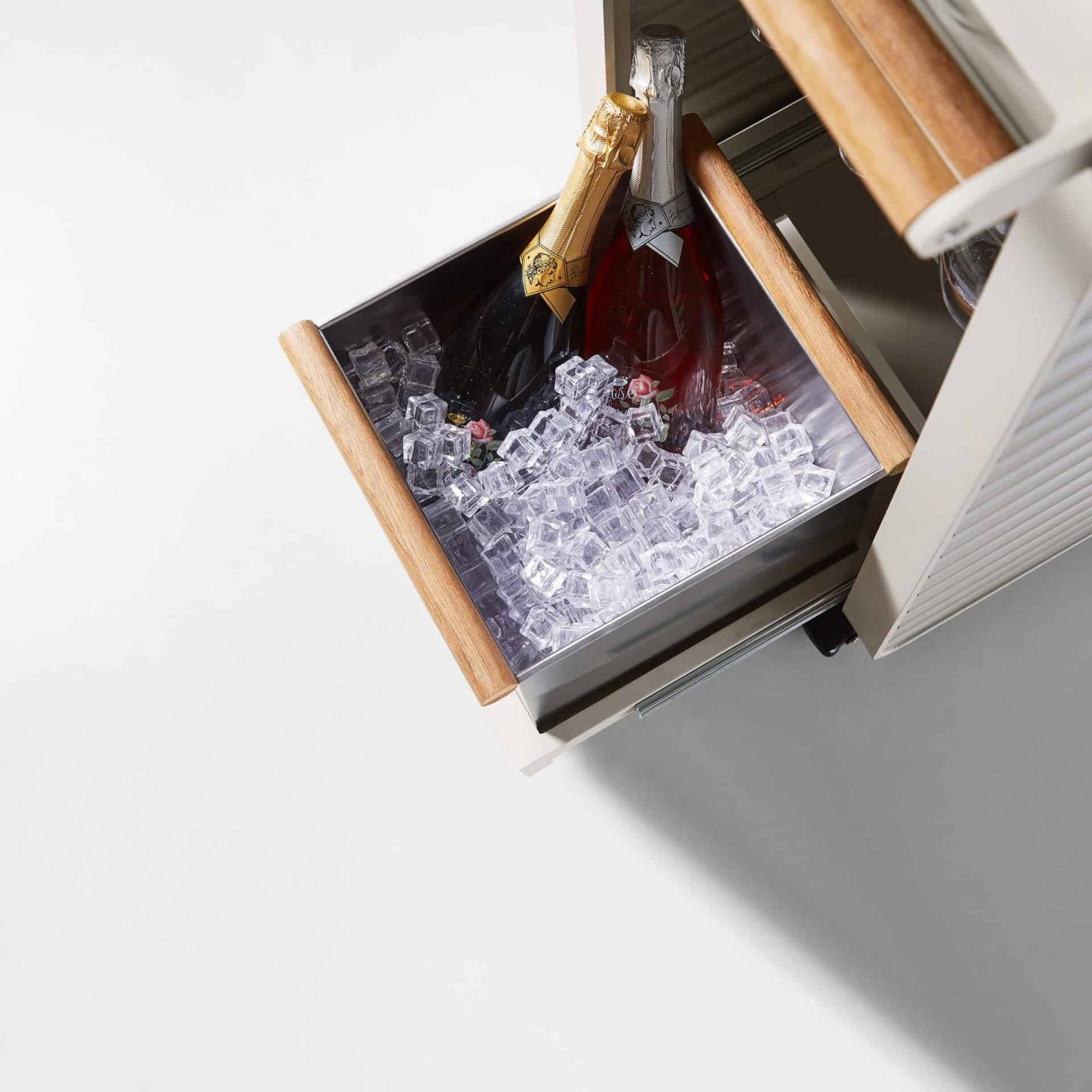 Airport Dining Car 95401820 1